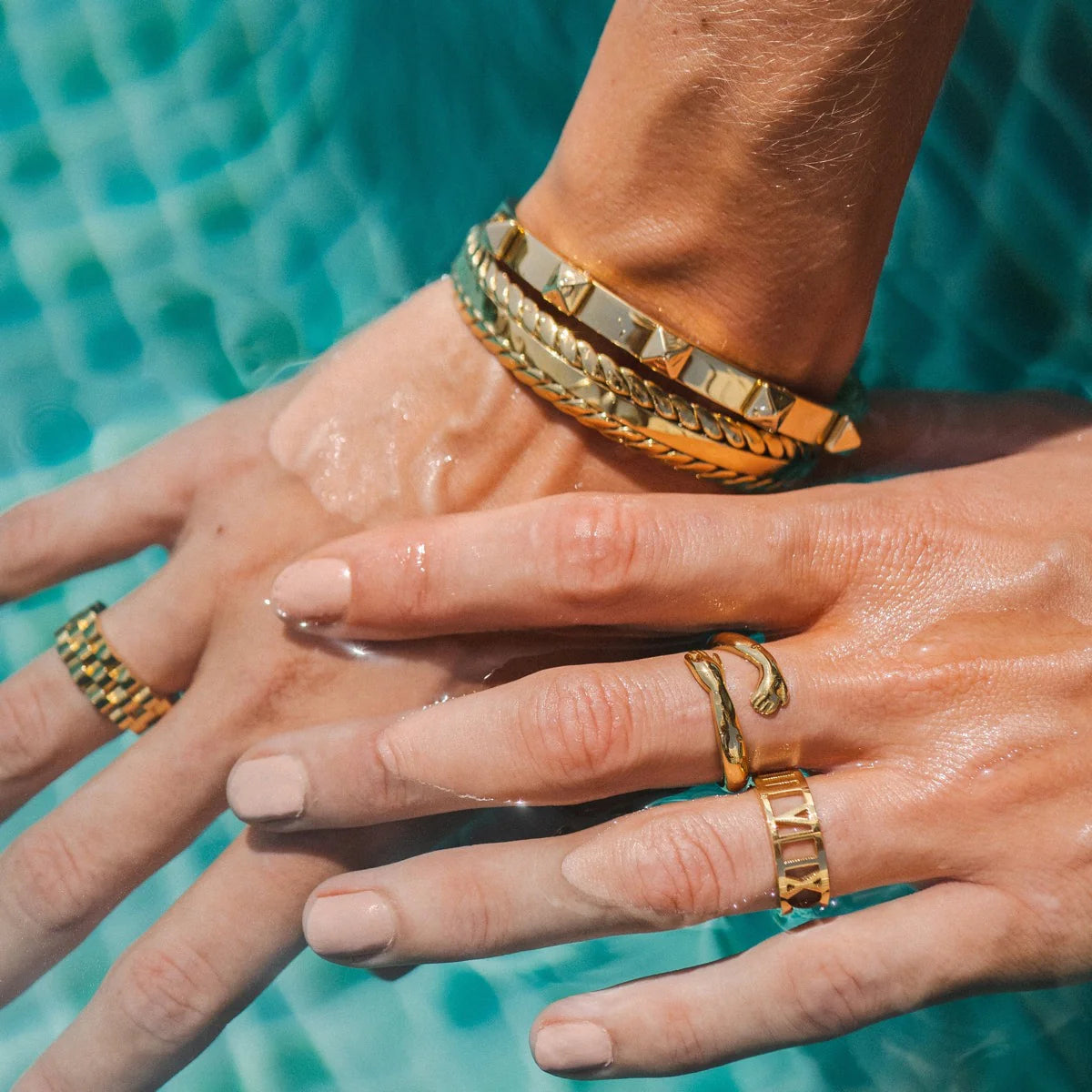 Woven Leaves Bangle - 18K Gold Plated