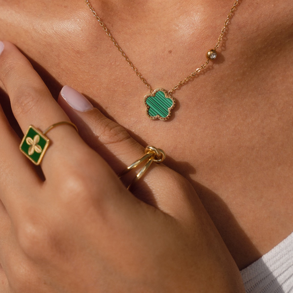 La Fleur Plate Ring - Gold Tone/Green (Adjustable)