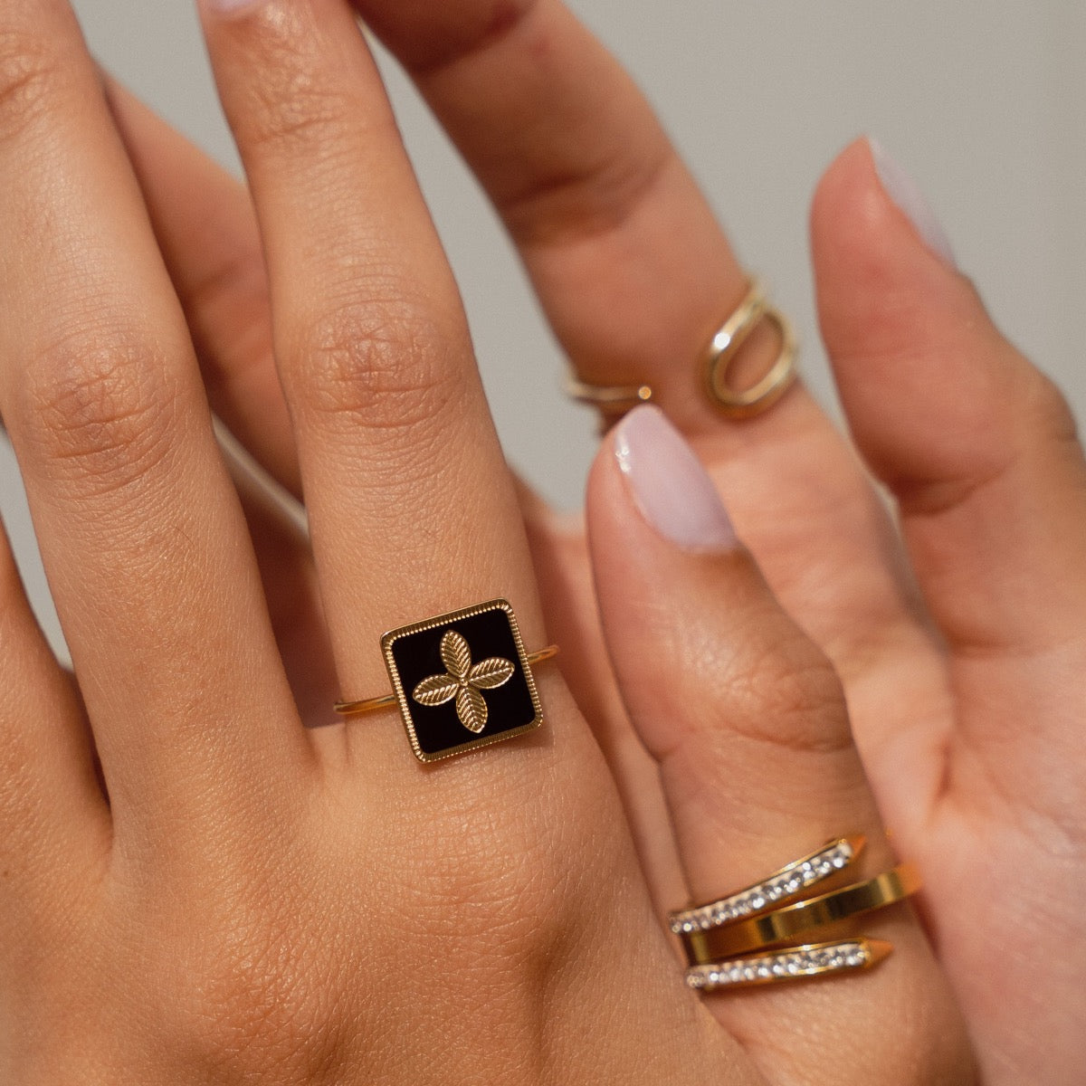 La Fleur Plate Ring - Gold Tone/Black (Adjustable)