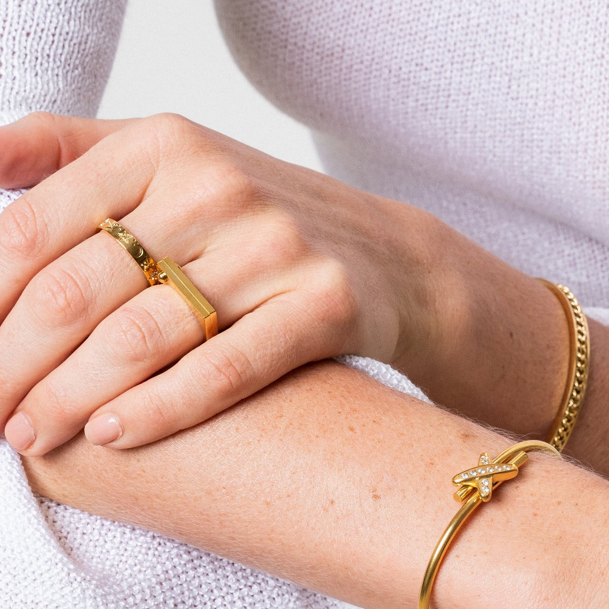Flat Screwed Ring - Gold Tone