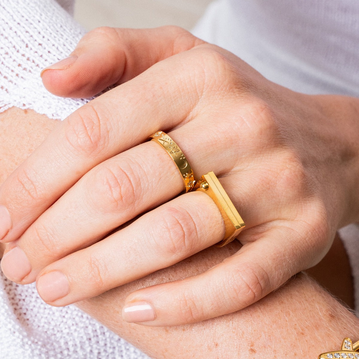 Flat Screwed Ring - Gold Tone