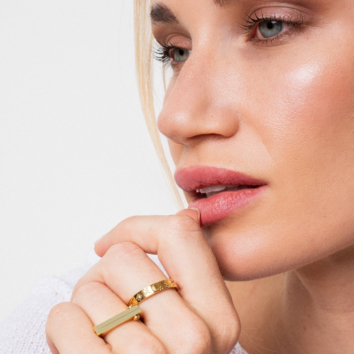 Flat Screwed Ring - Gold Tone