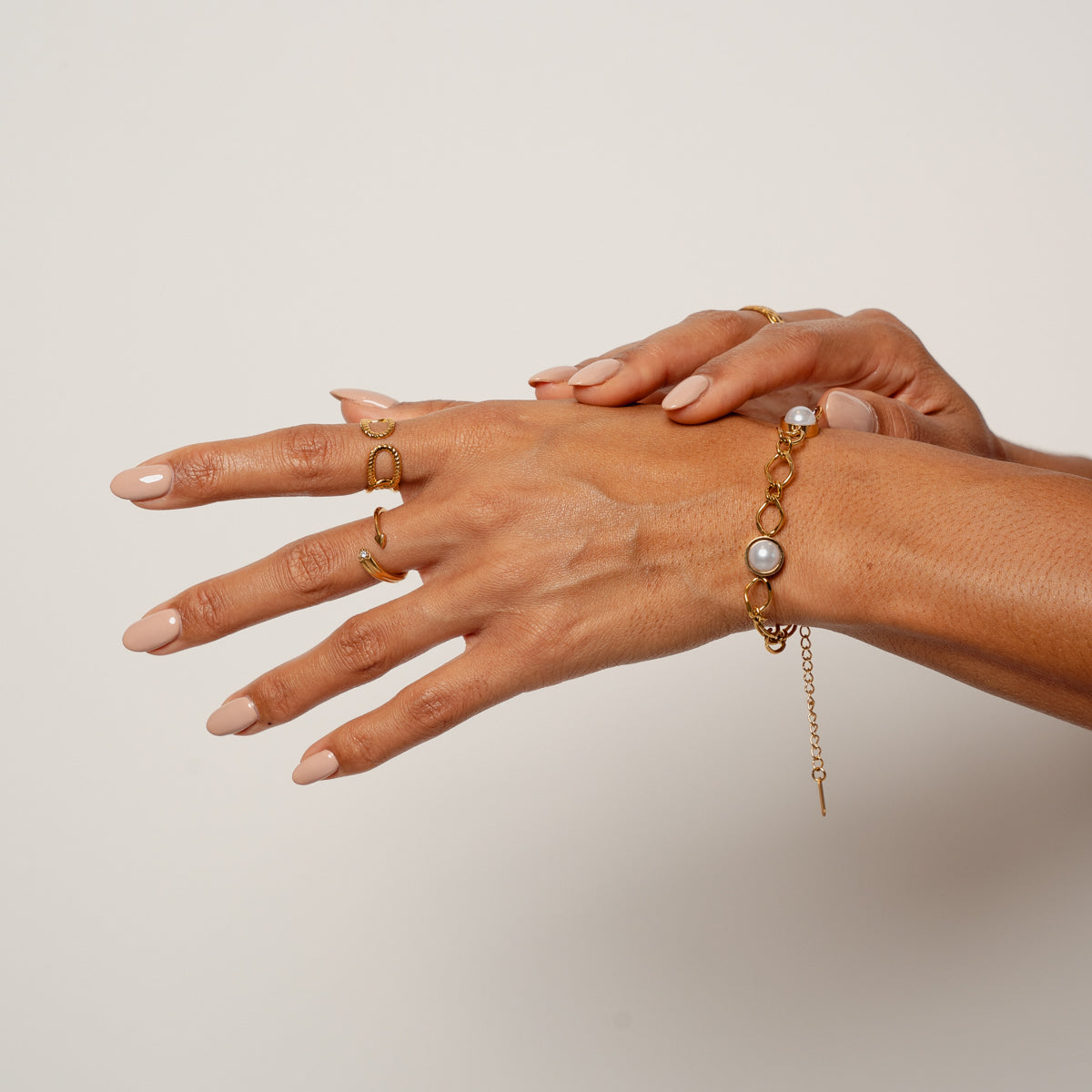 Cora Pearl Pendant Bracelet - Gold Tone