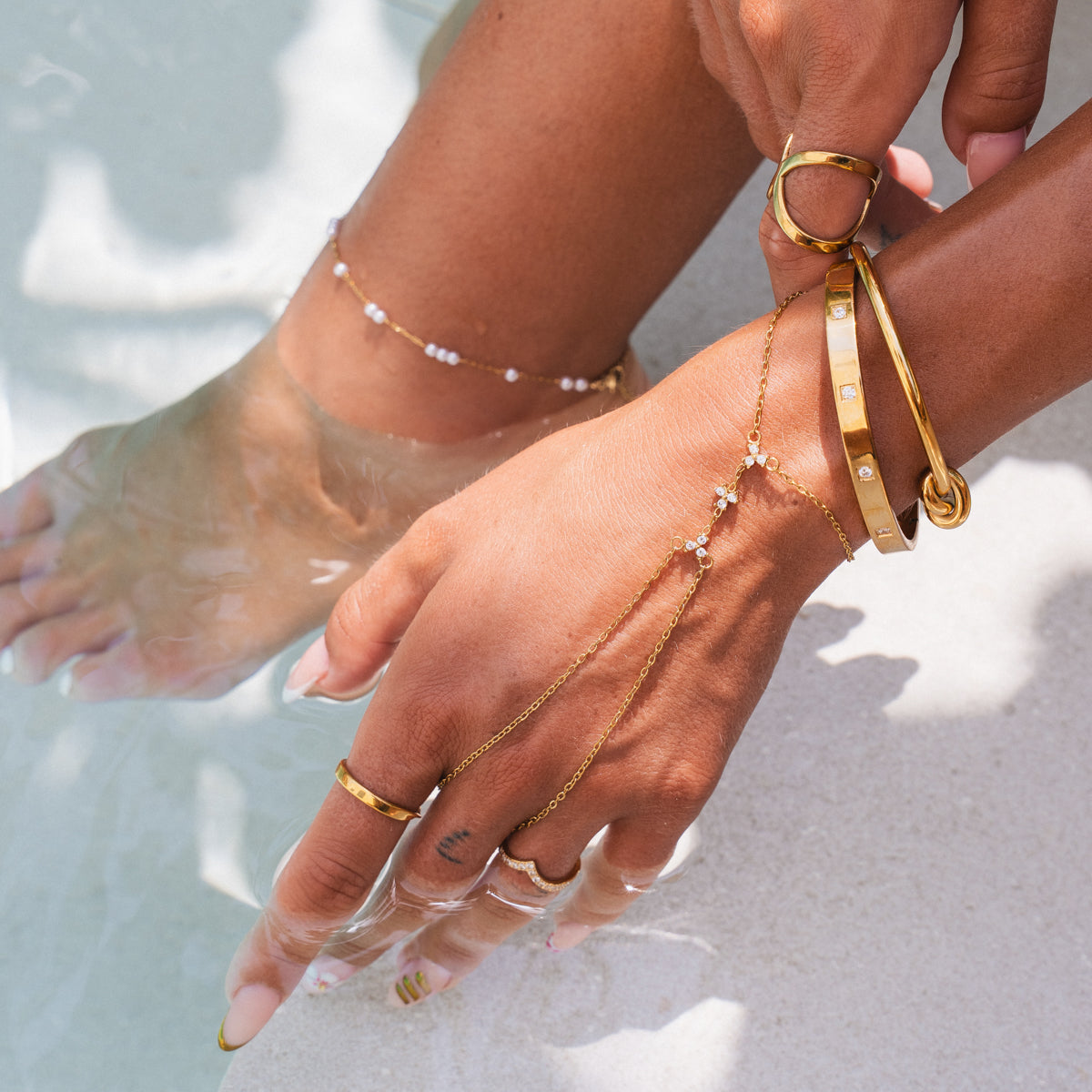 Stone Hive Hand Chain - Gold Tone