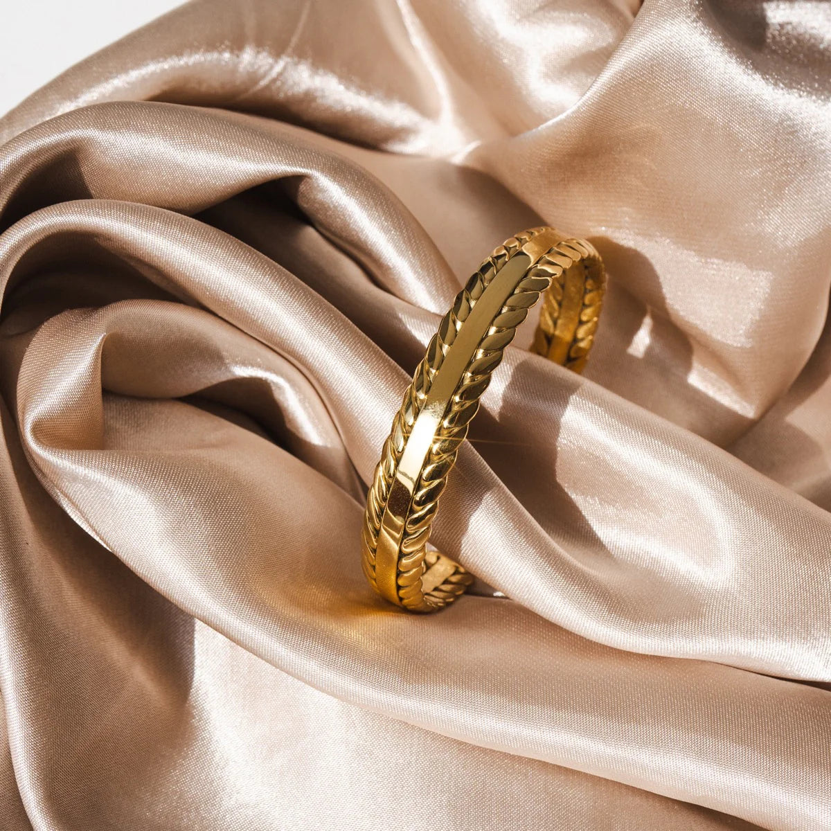 Woven Leaves Bangle - 18K Gold Plated