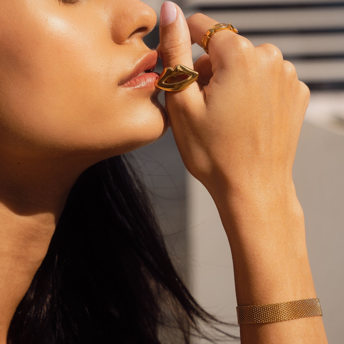 Mesh Loop Lock Chain Bracelet - Gold Tone