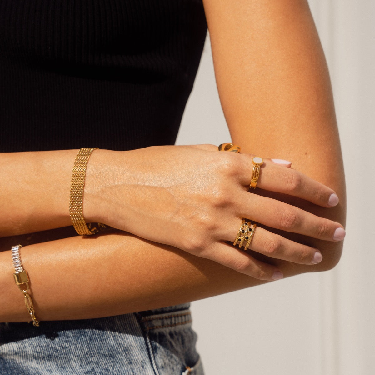 Mesh Loop Lock Chain Bracelet - Gold Tone