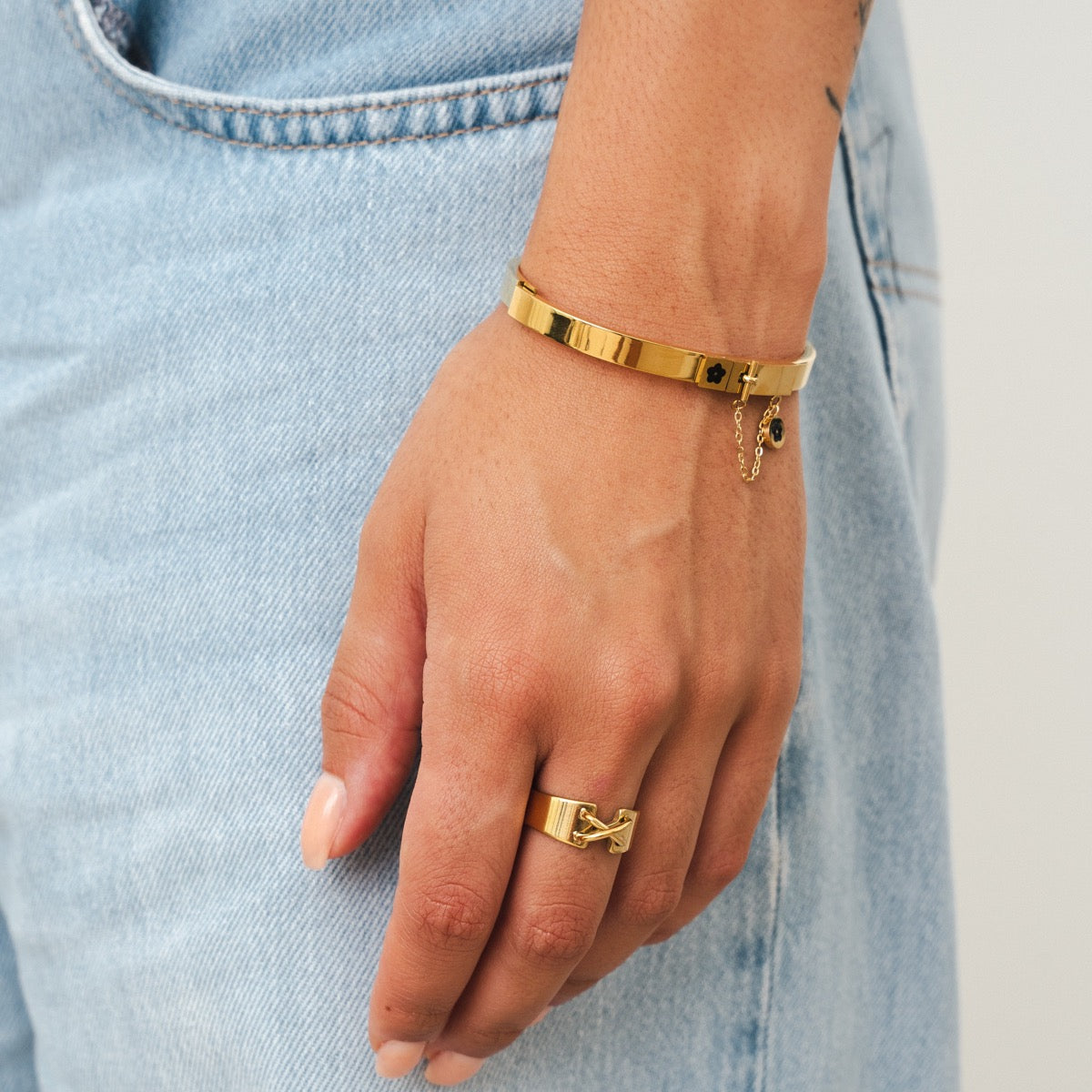 Flower Lock Charm Pendant Bangle Bracelet - Gold Tone