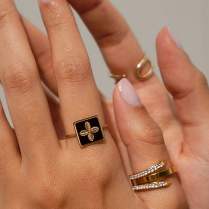 La Fleur Plate Ring - Gold Tone/Black (Adjustable)