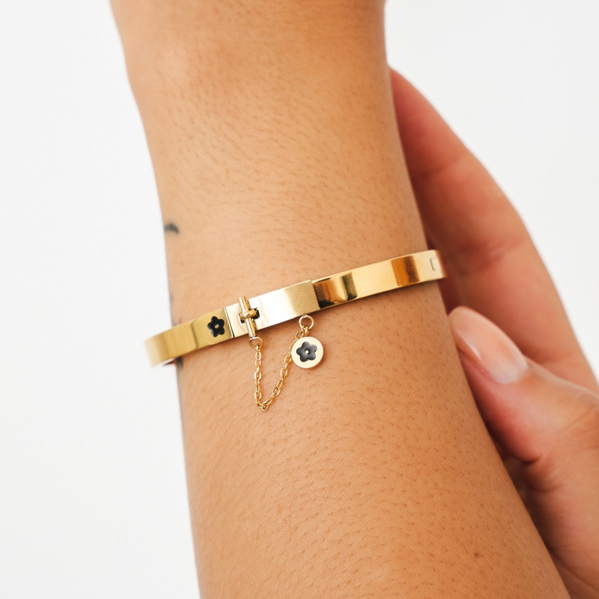 Flower Lock Charm Pendant Bangle Bracelet - Gold Tone