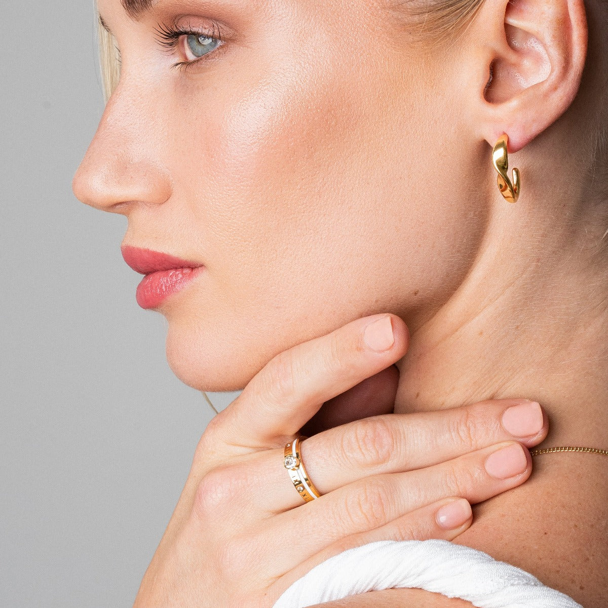 Pompeii Stone Ring - Gold Tone