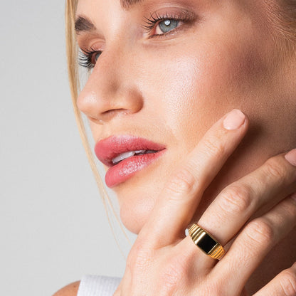 Noir Stone Ring - Gold Tone