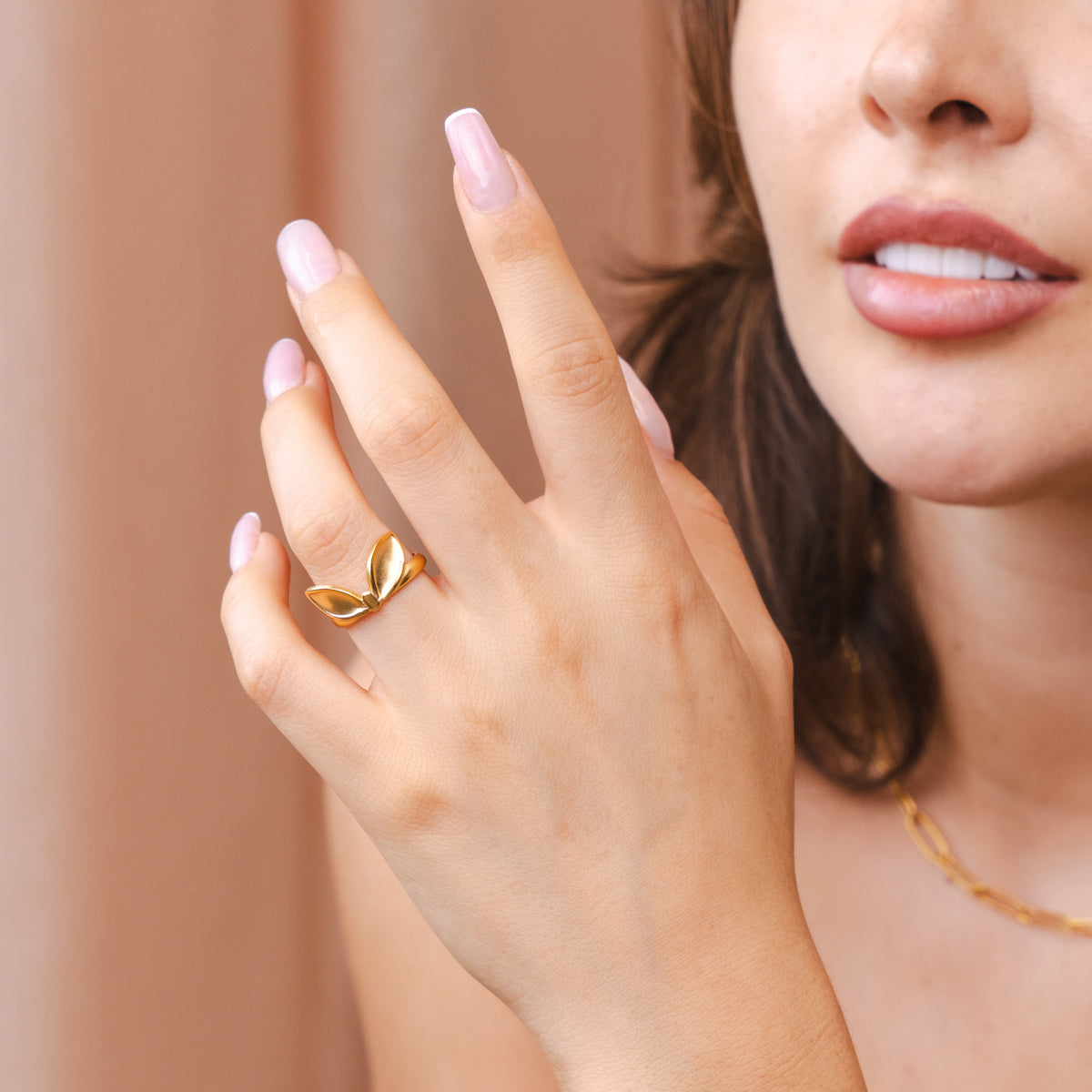 Lush Leaf Adjustable Ring - Gold Tone