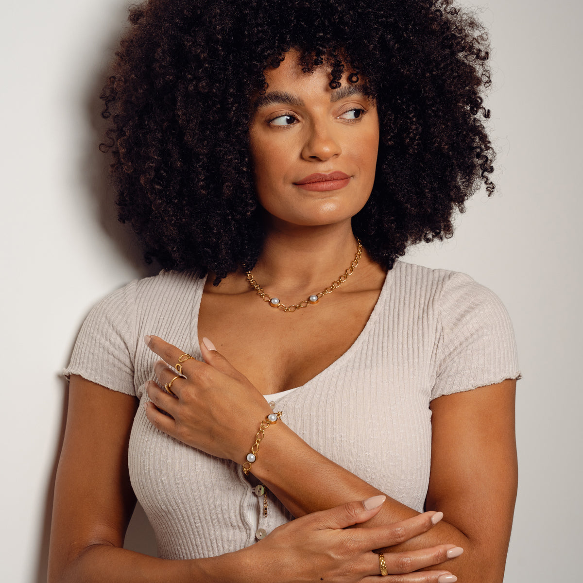 Cora Pearl Pendant Bracelet - Gold Tone
