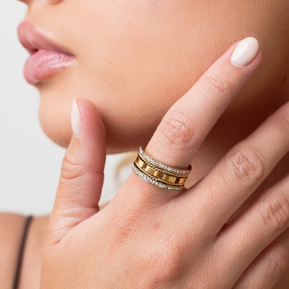 Grandeur Ring - Gold Tone