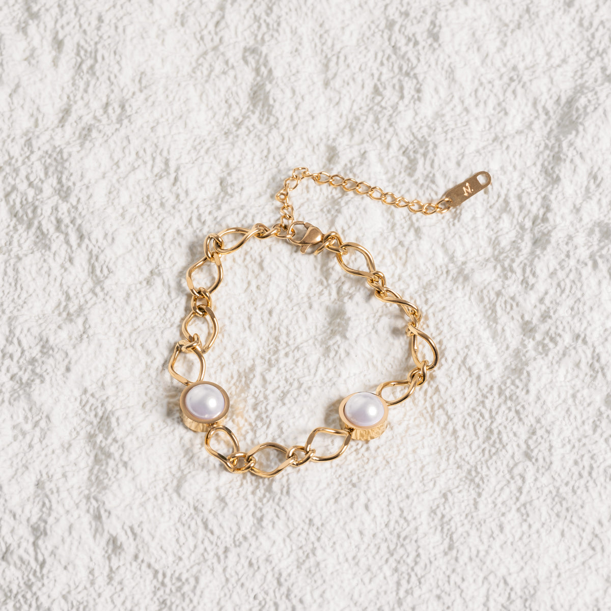 Cora Pearl Pendant Bracelet - Gold Tone