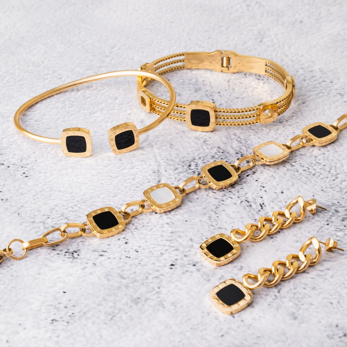 Squared Onyx Bangle Bracelet - Gold Tone