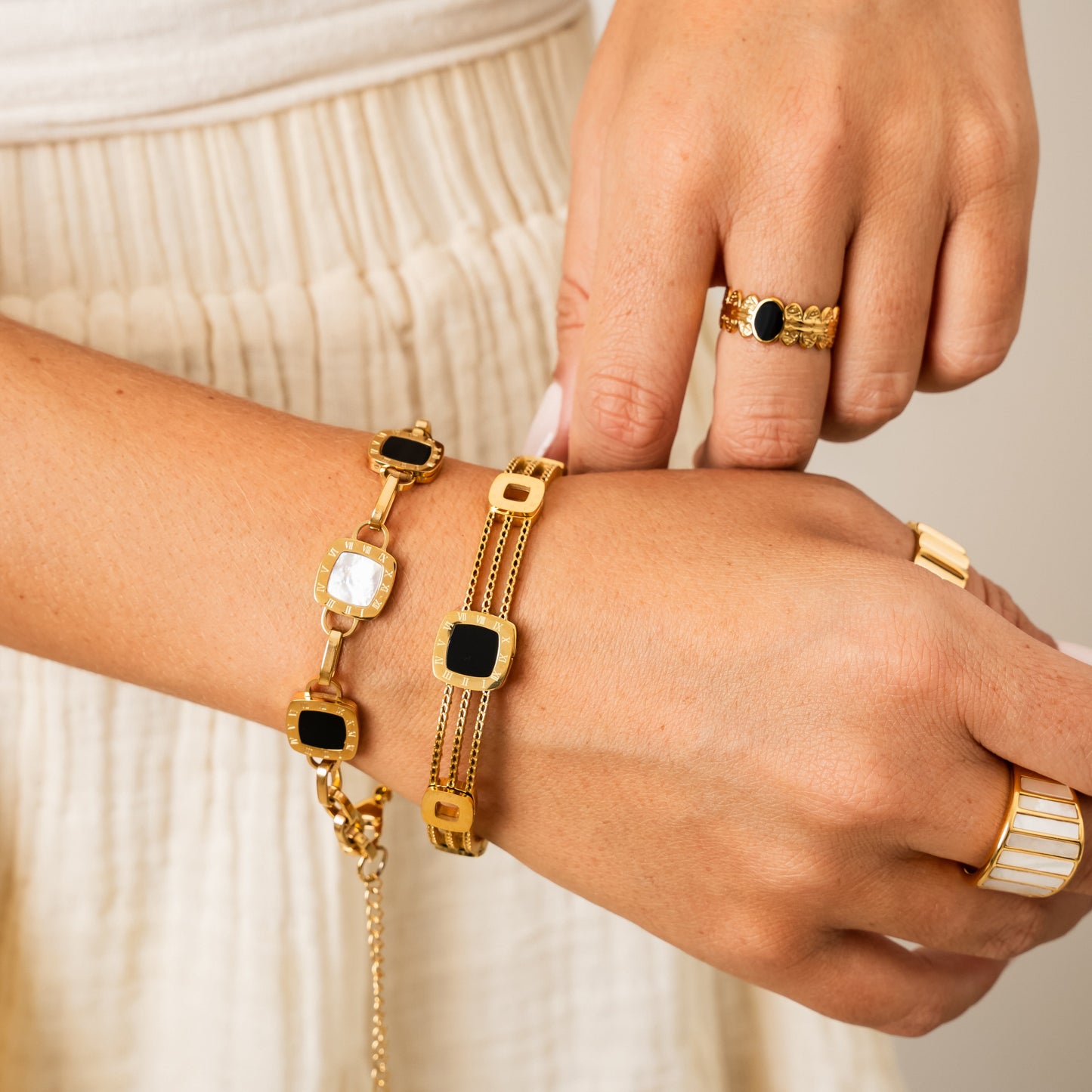 Square Monochrome Clip Chain Bracelet - Gold Tone