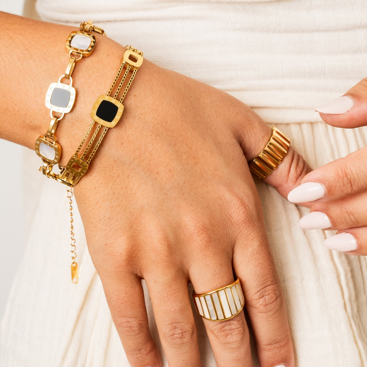 Colloseum Chunky Ring - Gold Tone