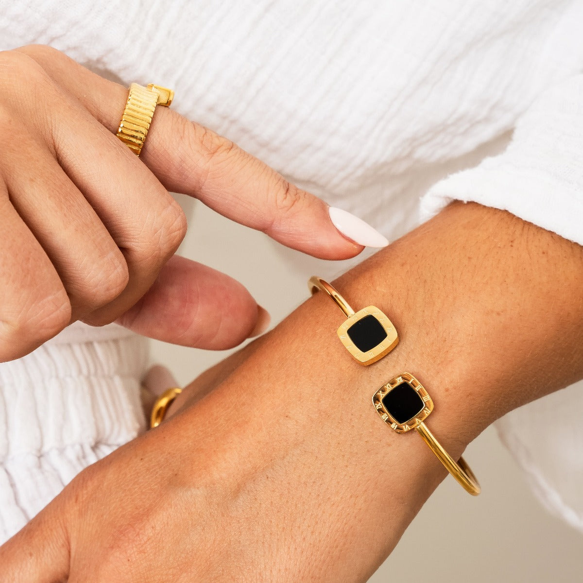 Squared Onyx Bangle Bracelet - Gold Tone